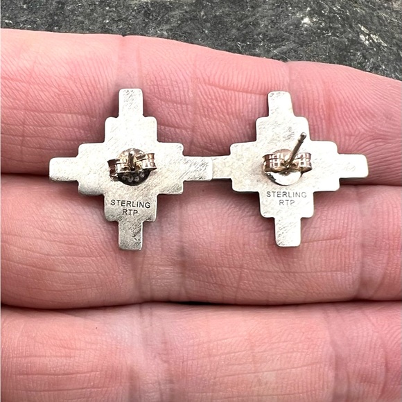 Signed Navajo Sterling Silver Natural Pink Conch Shell Zia Stud Earrings - Picture 4 of 4